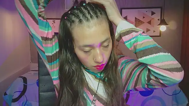 Snapshot of Valeria_roussi chatting on December 6, 1:22 pm Valeria roussi online show from December 6, 1:22 pm