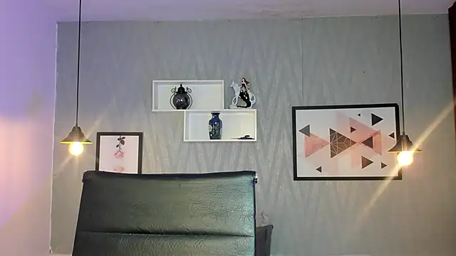 Snapshot of Valeria_roussi chatting on December 13, 1:22 pm Valeria roussi online show from December 13, 1:22 pm