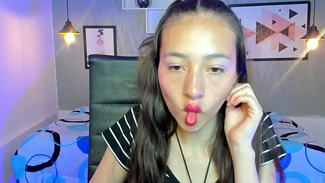 Snapshot of Valeria_roussi chatting on December 16, 1:54 pm Valeria roussi online show from December 16, 1:54 pm