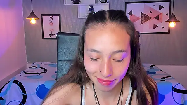 Snapshot of Valeria_roussi chatting on December 18, 8:25 pm Valeria roussi online show from December 18, 8:25 pm