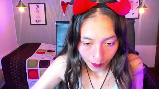 Snapshot of Valeria_roussi chatting on December 23, 8:25 pm Valeria roussi online show from December 23, 8:25 pm