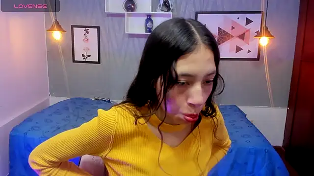 Snapshot of Valeria_roussi chatting on October 28, 1:58 pm Valeria roussi online show from October 28, 1:58 pm