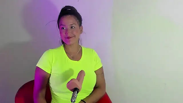 Snapshot of sharoncute1 chatting on April 30, 10:03 pm sharoncute1 online show from April 30, 10:03 pm