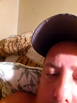 Snapshot of HeteroHotGuy1 chatting on September 28, 10:59 pm HeteroHotGuy1 online show from September 28, 10:59 pm
