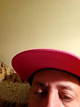 Snapshot of HeteroHotGuy1 chatting on October 7, 1:14 am HeteroHotGuy1 online show from October 7, 1:14 am
