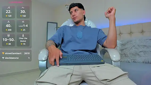 Snapshot of Damian23__ chatting on February 22, 4:19 pm Damian23 online show from February 22, 4:19 pm