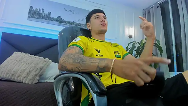 Damian23   online show from December 3, 10:46 am