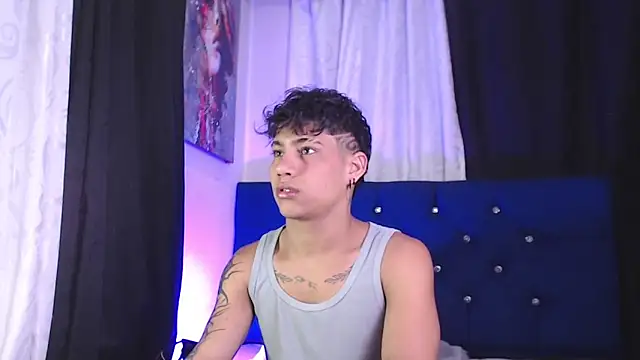 Snapshot of Sexys_Boys_Hot1 chatting on February 21, 1:34 pm Sexys Boys Hot1 online show from February 21, 1:34 pm