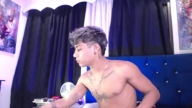 Sexys Boys Hot1 online show from May 27, 1:46 am