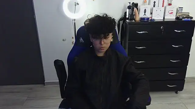 thomascooper7 online show from February 13, 3:07 am