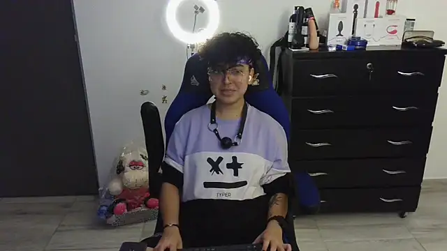 thomascooper7 online show from February 24, 6:05 am