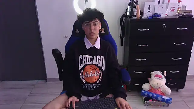 thomascooper7 online show from March 6, 7:54 pm