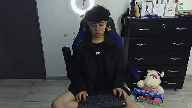 thomascooper7 online show from March 22, 1:32 am