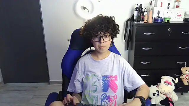 thomascooper7 online show from September 23, 8:12 pm