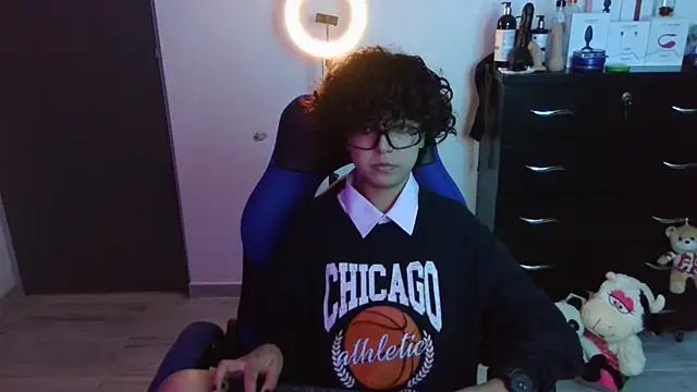 thomascooper7 online show from October 24, 8:05 pm