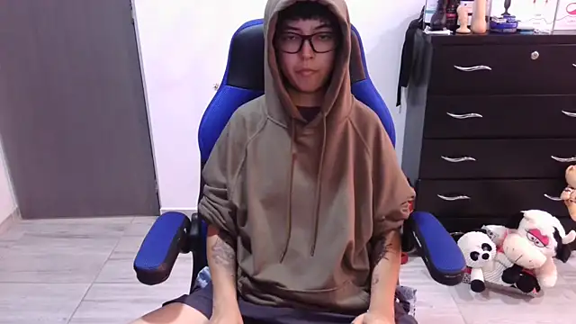 thomascooper7 online show from December 19, 6:59 pm