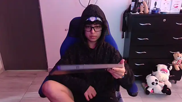 thomascooper7 online show from January 12, 6:57 pm