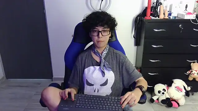 thomascooper7 online show from March 31, 7:47 pm