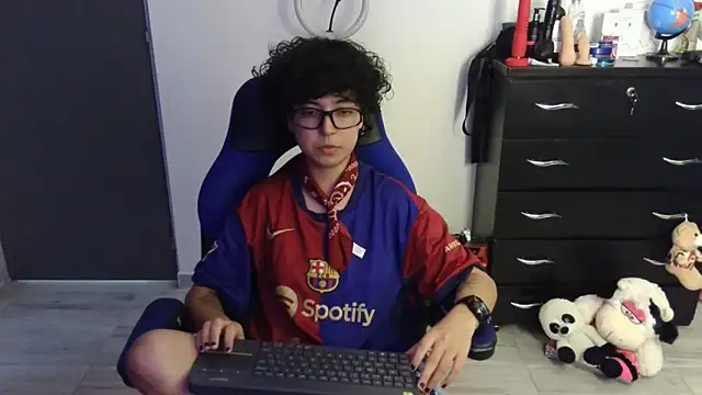 thomascooper7 online show from April 14, 7:20 pm