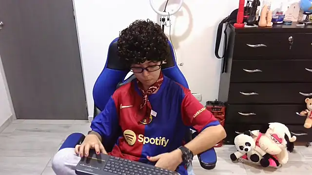 Snapshot of thomascooper7 chatting on May 8, 7:30 pm thomascooper7 online show from May 8, 7:30 pm