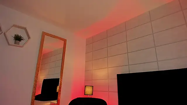 Christine Laam online show from November 29, 2:58 am