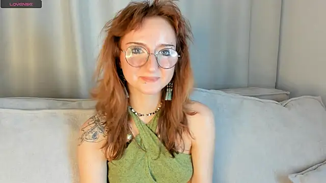 Snapshot of OraCarvin chatting on December 3, 7:10 am OraCarvin online show from December 3, 7:10 am