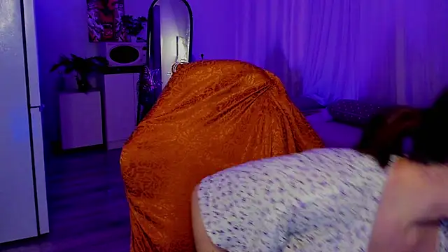 annallurings online show from November 15, 11:10 pm