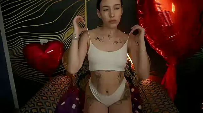 NikkiGoldSide online show from March 1, 5:05 pm