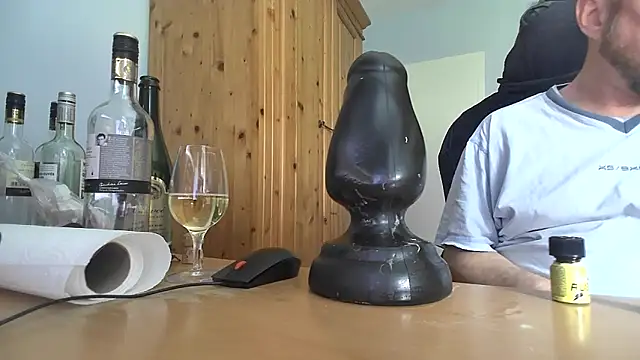 Snapshot of Tom_PP_cgn chatting on May 14, 2:35 pm Tom PP cgn online show from May 14, 2:35 pm