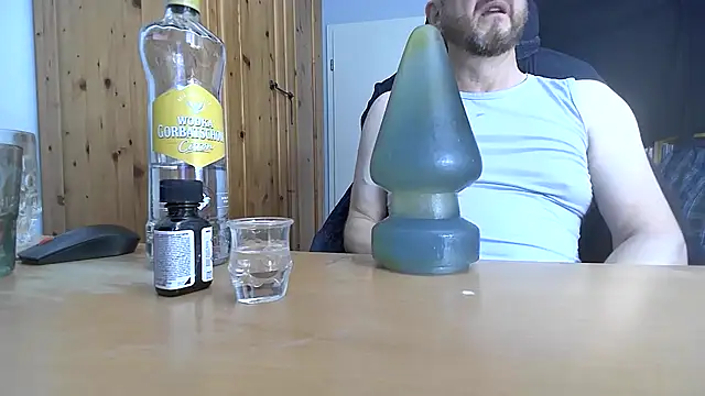 Snapshot of Tom_PP_cgn chatting on June 13, 4:38 pm Tom PP cgn online show from June 13, 4:38 pm