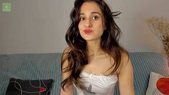 erika hoiree online show from December 6, 10:30 pm