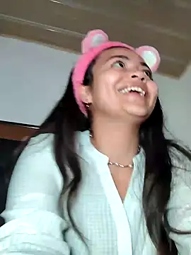 KimDevinne online show from February 3, 9:07 pm