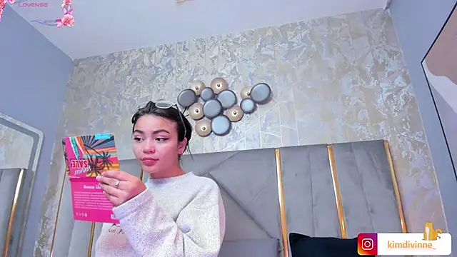 KimDevinne online show from February 19, 2:23 am