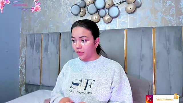 KimDevinne online show from October 12, 3:27 am