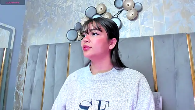 KimDevinne online show from December 19, 2:07 am