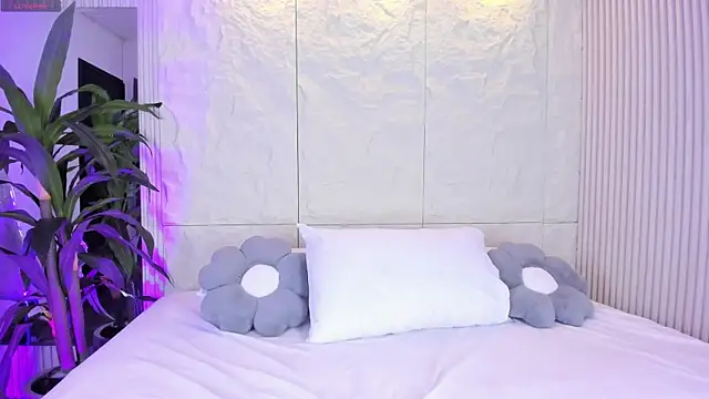 AnahinClar online show from April 10, 12:10 pm