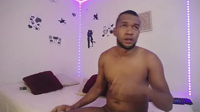 Snapshot of Bigboobs_and_stiven chatting on January 30, 8:11 am Bigboobs and stiven online show from January 30, 8:11 am