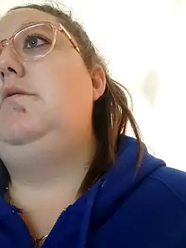 Chloee ep online show from February 14, 3:05 pm