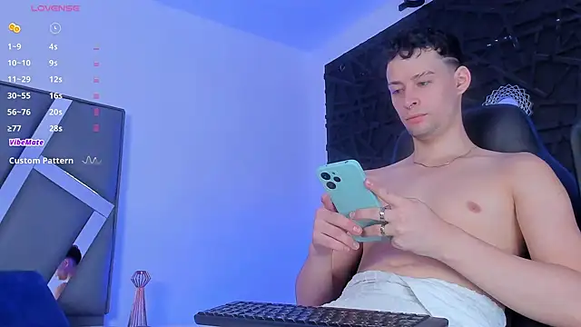 JadeSmiith  online show from December 27, 9:43 pm