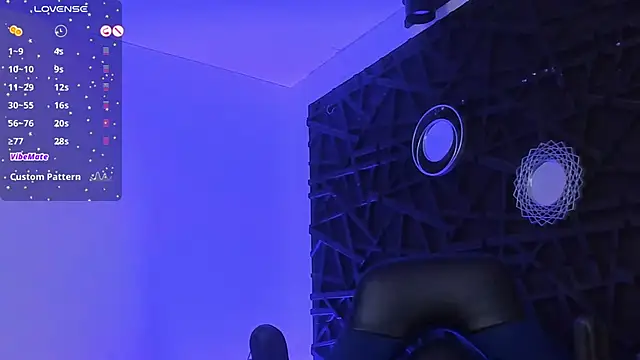 JadeSmiith  online show from December 29, 1:13 am