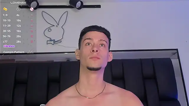 JadeSmiith  online show from March 22, 1:32 am