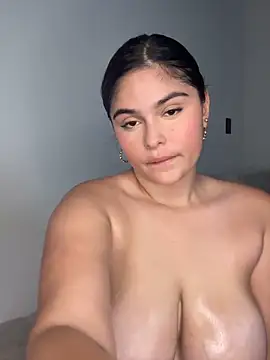 Snapshot of Sarasweet_sex chatting on April 28, 2:27 am Sarasweet sex online show from April 28, 2:27 am