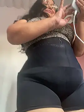 Gia Nahomi online show from February 3, 9:50 pm