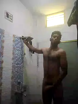 Snapshot of loganwollf chatting on January 23, 2:33 am loganwollf online show from January 23, 2:33 am