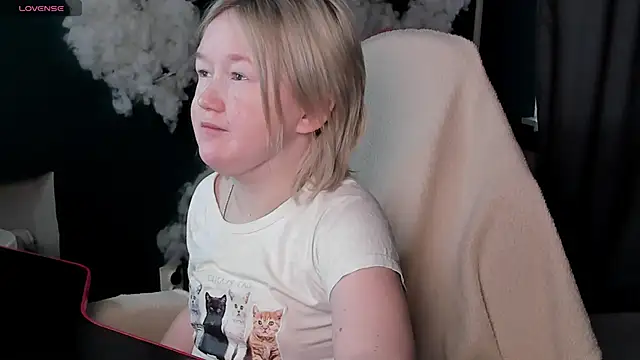 Snapshot of Sara_Robinson chatting on April 26, 2:42 am Sara Robinson online show from April 26, 2:42 am