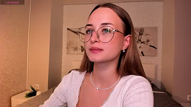 Tiffanyhunt online show from September 24, 1:36 pm