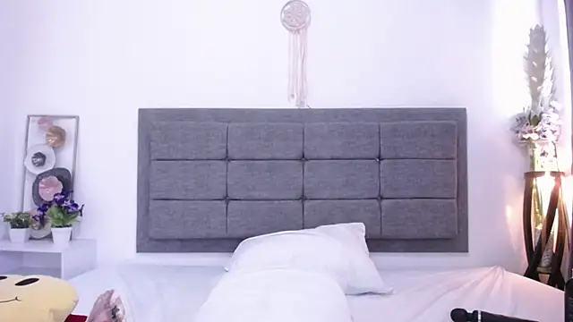 Snapshot of Vicky_Love_ chatting on March 11, 2:29 pm Vicky Love online show from March 11, 2:29 pm