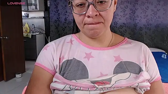 Snapshot of miia-big1boobs_ chatting on July 17, 1:51 pm miia-big1boobs online show from July 17, 1:51 pm