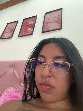 Snapshot of Tamara_Roberts1 chatting on December 8, 8:36 pm Tamara Roberts1 online show from December 8, 8:36 pm