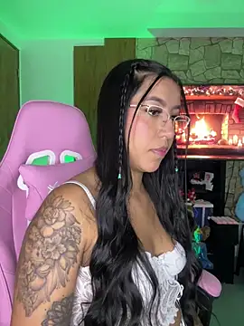 Snapshot of Tamara_Roberts1 chatting on December 28, 2:22 am Tamara Roberts1 online show from December 28, 2:22 am